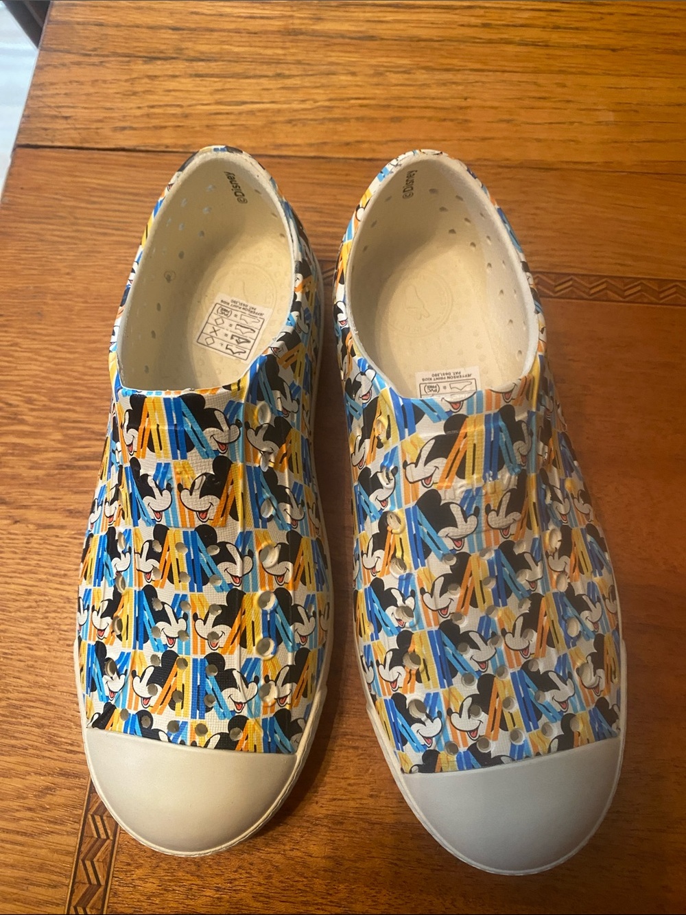 Native Disney Mickey Mouse Jefferson Print shoes size J1